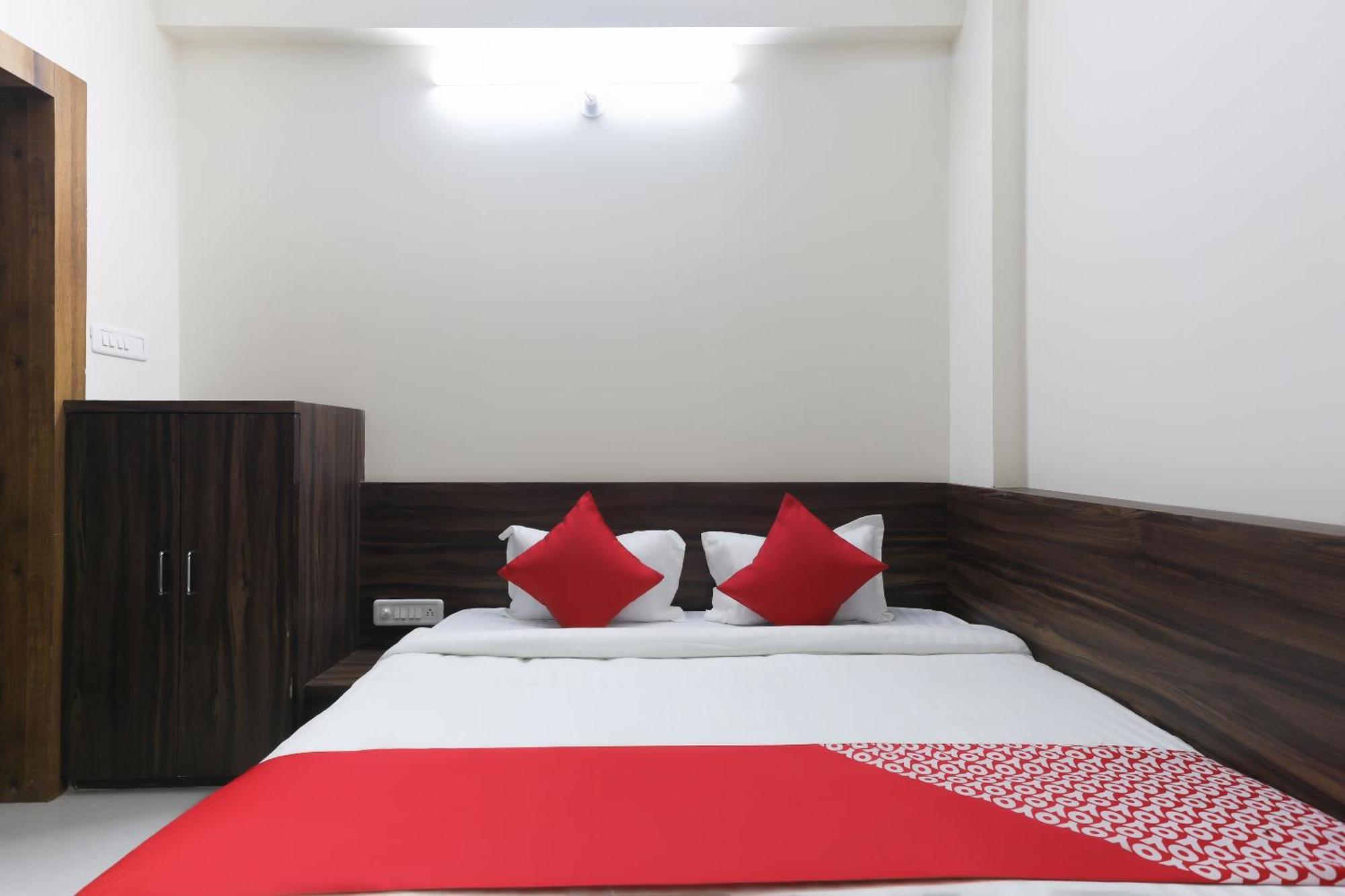 Hotel O La Flora Индаур Экстерьер фото