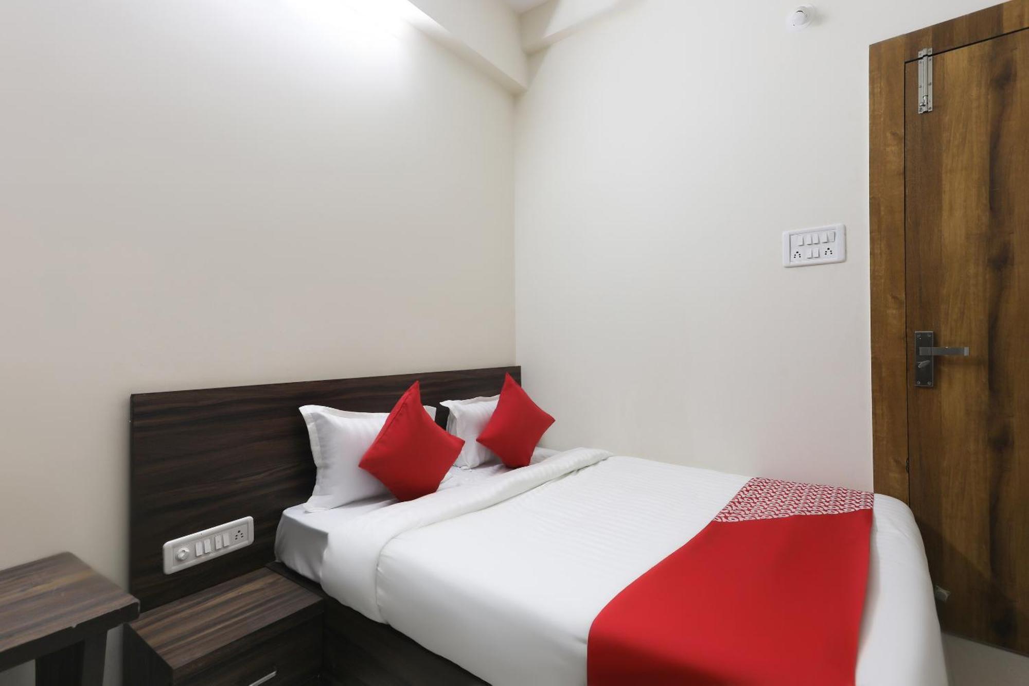 Hotel O La Flora Индаур Экстерьер фото