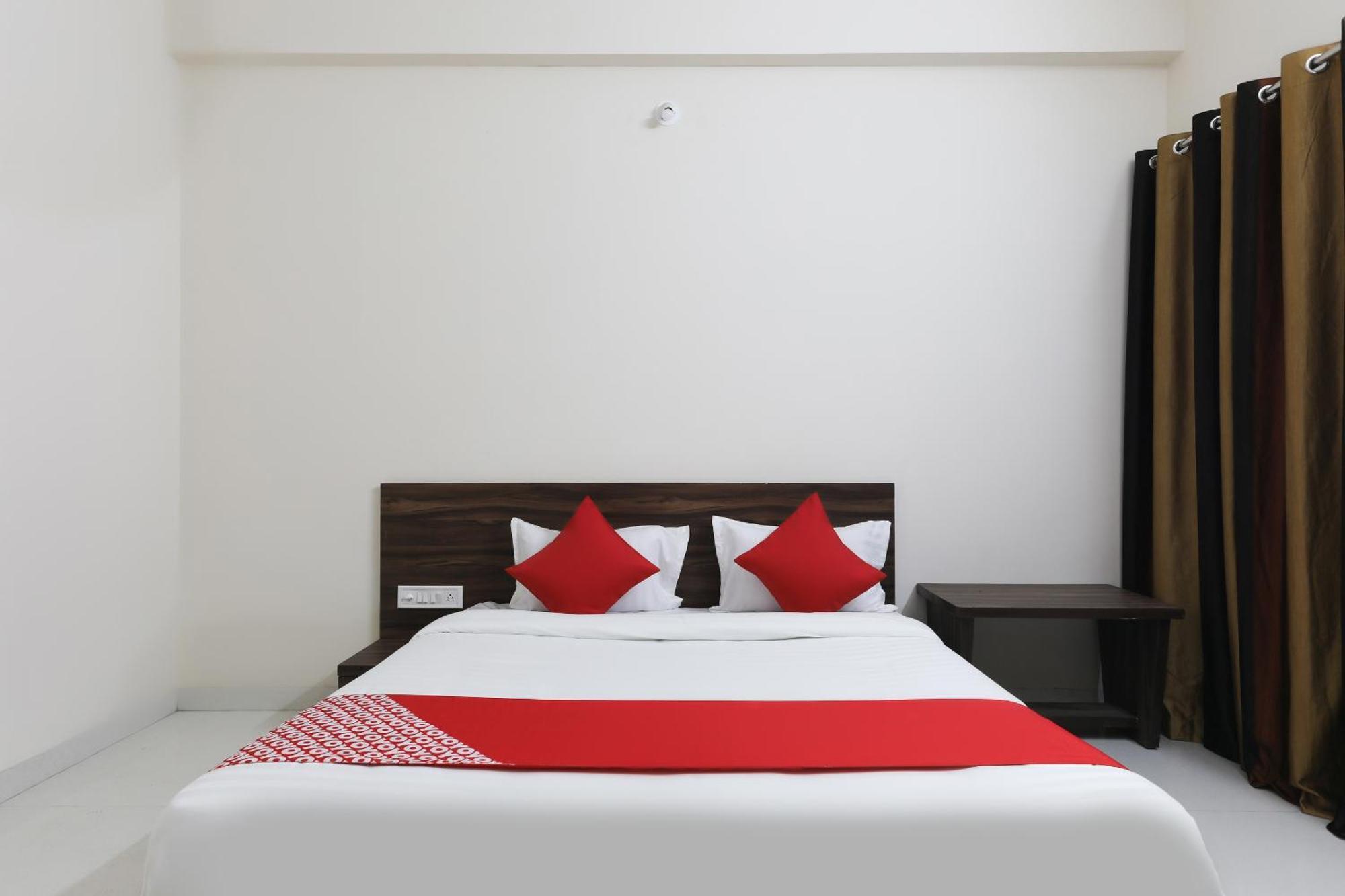 Hotel O La Flora Индаур Экстерьер фото