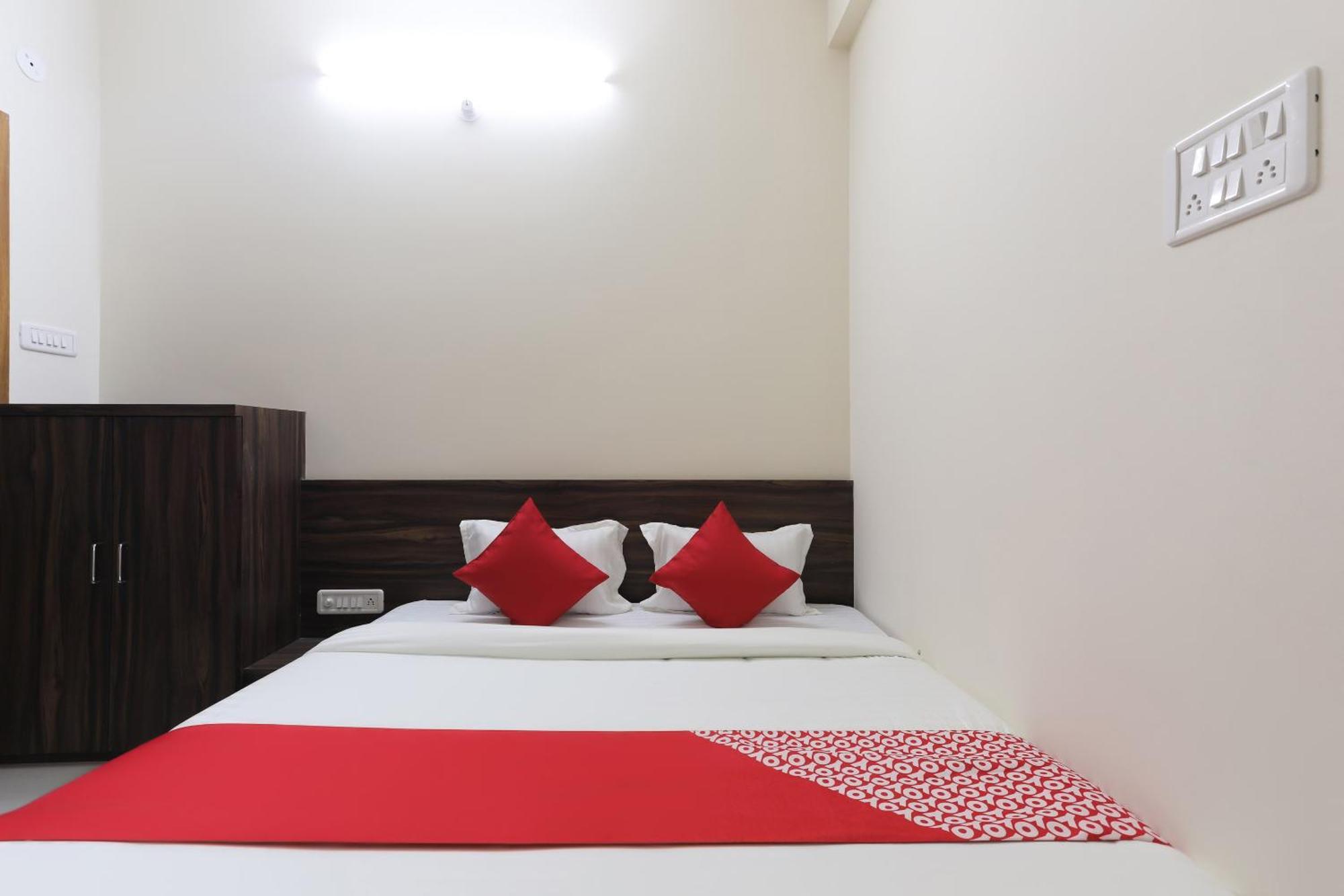Hotel O La Flora Индаур Экстерьер фото