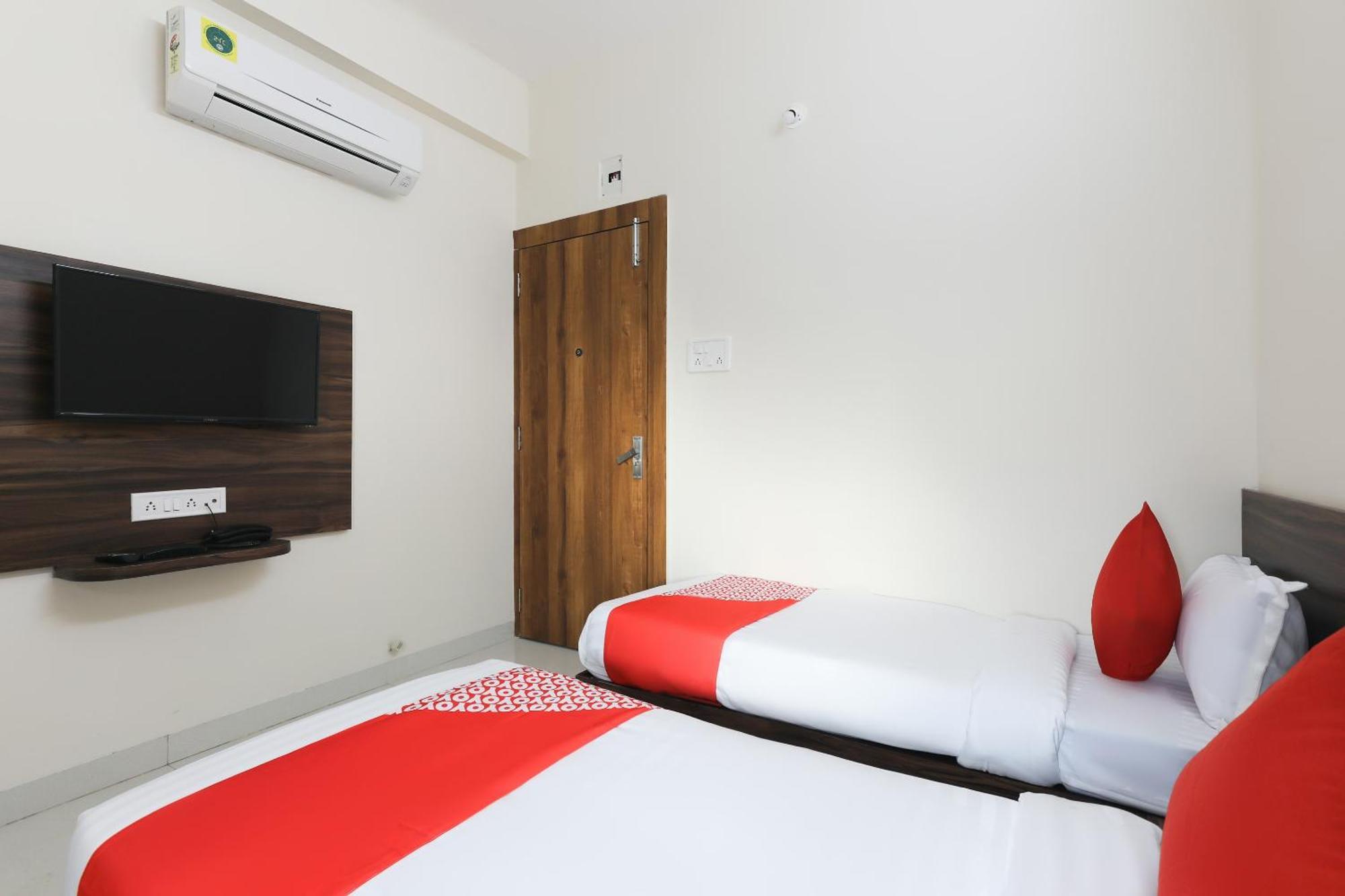 Hotel O La Flora Индаур Экстерьер фото