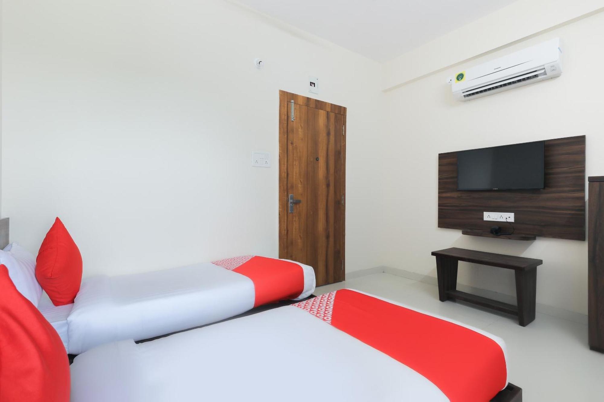Hotel O La Flora Индаур Экстерьер фото