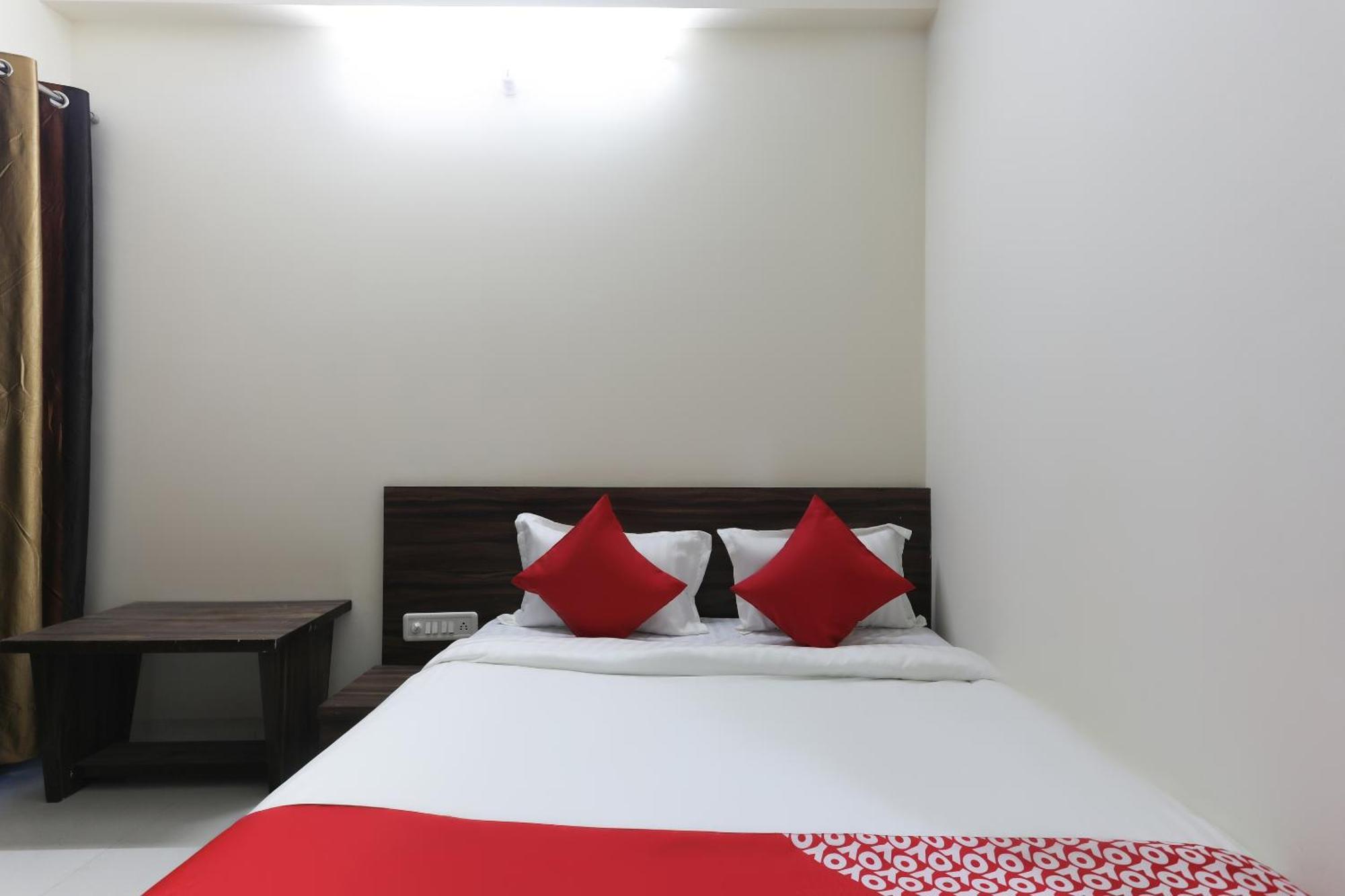 Hotel O La Flora Индаур Экстерьер фото