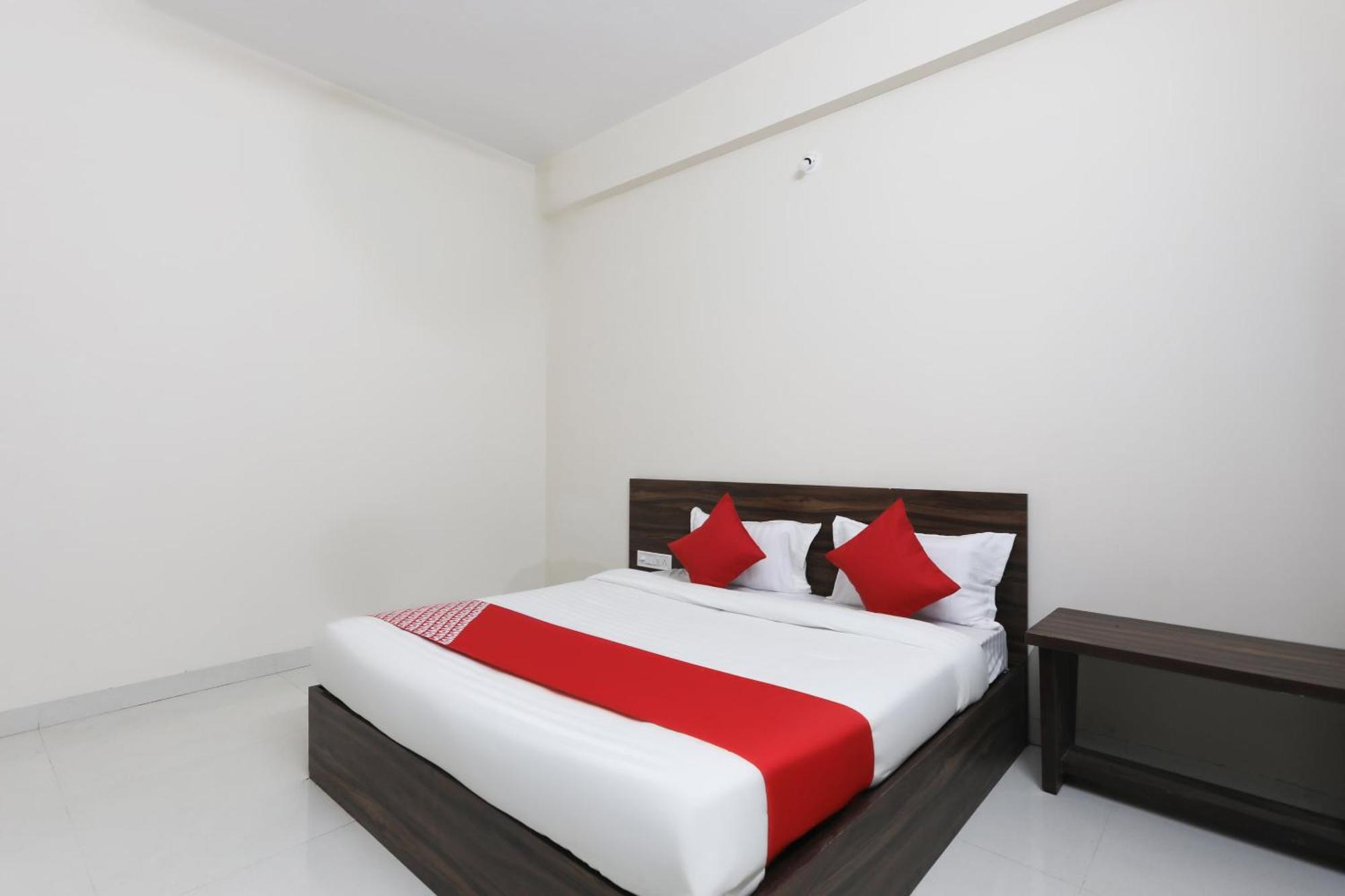 Hotel O La Flora Индаур Экстерьер фото