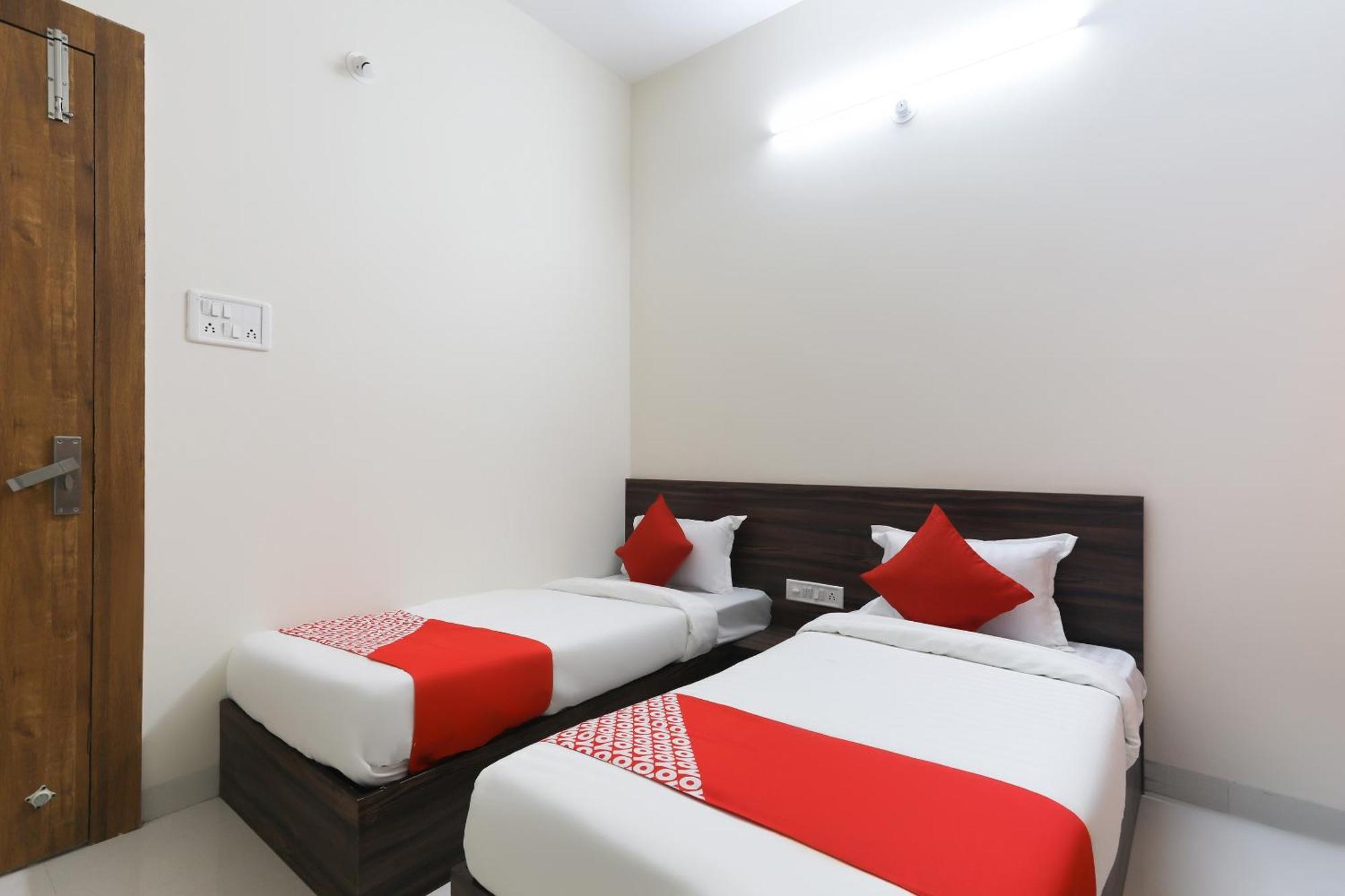 Hotel O La Flora Индаур Экстерьер фото